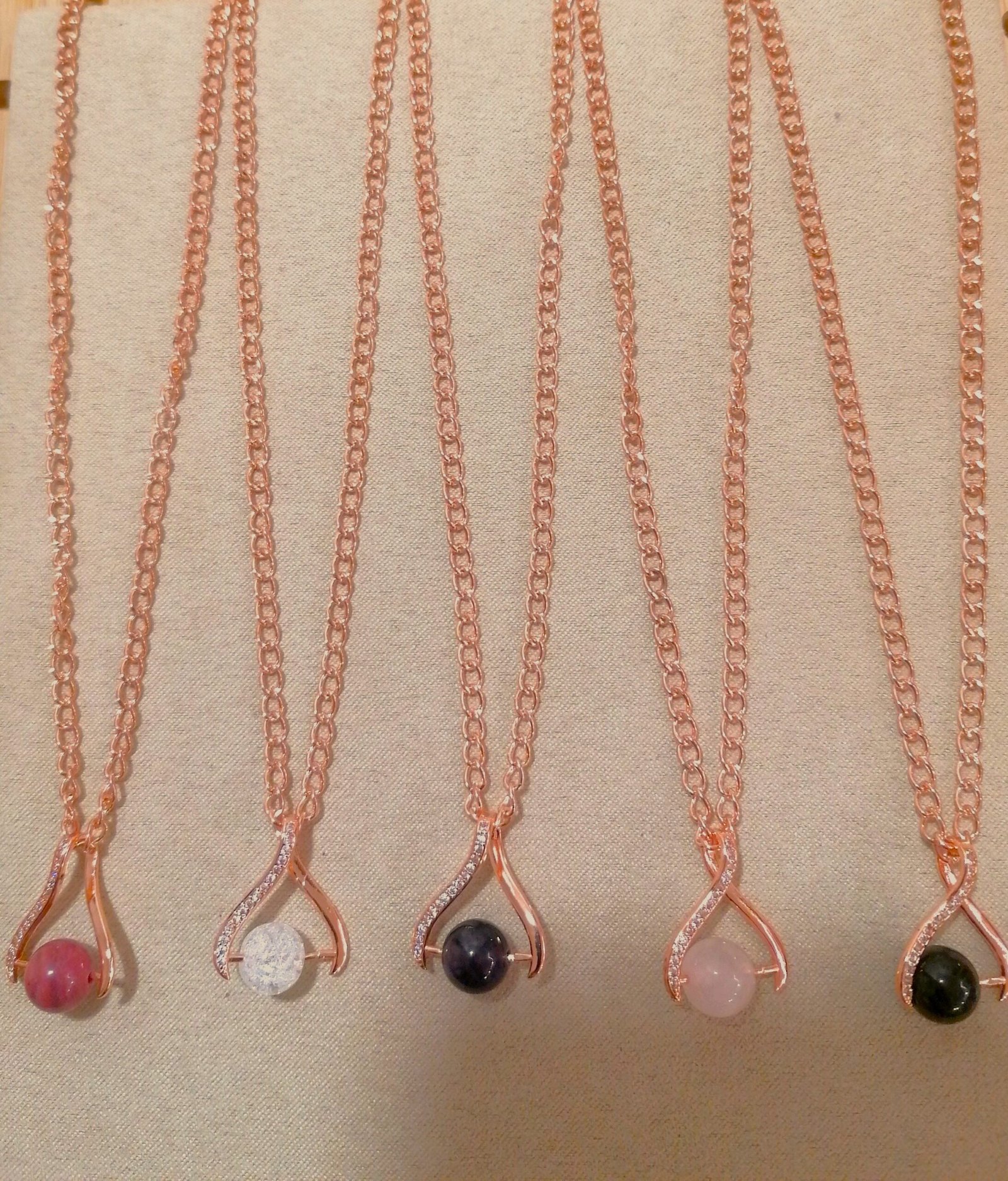 Pendentif chaine rosé - pierres naturelles
